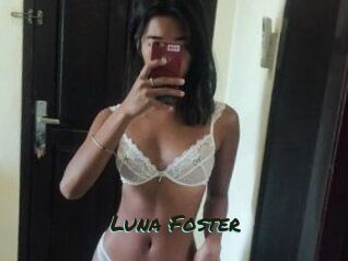 Luna_Foster