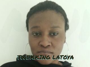 TWEKKING_LATOYA